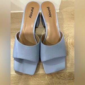Blue Women's Heeled Sandals. New whit outbox